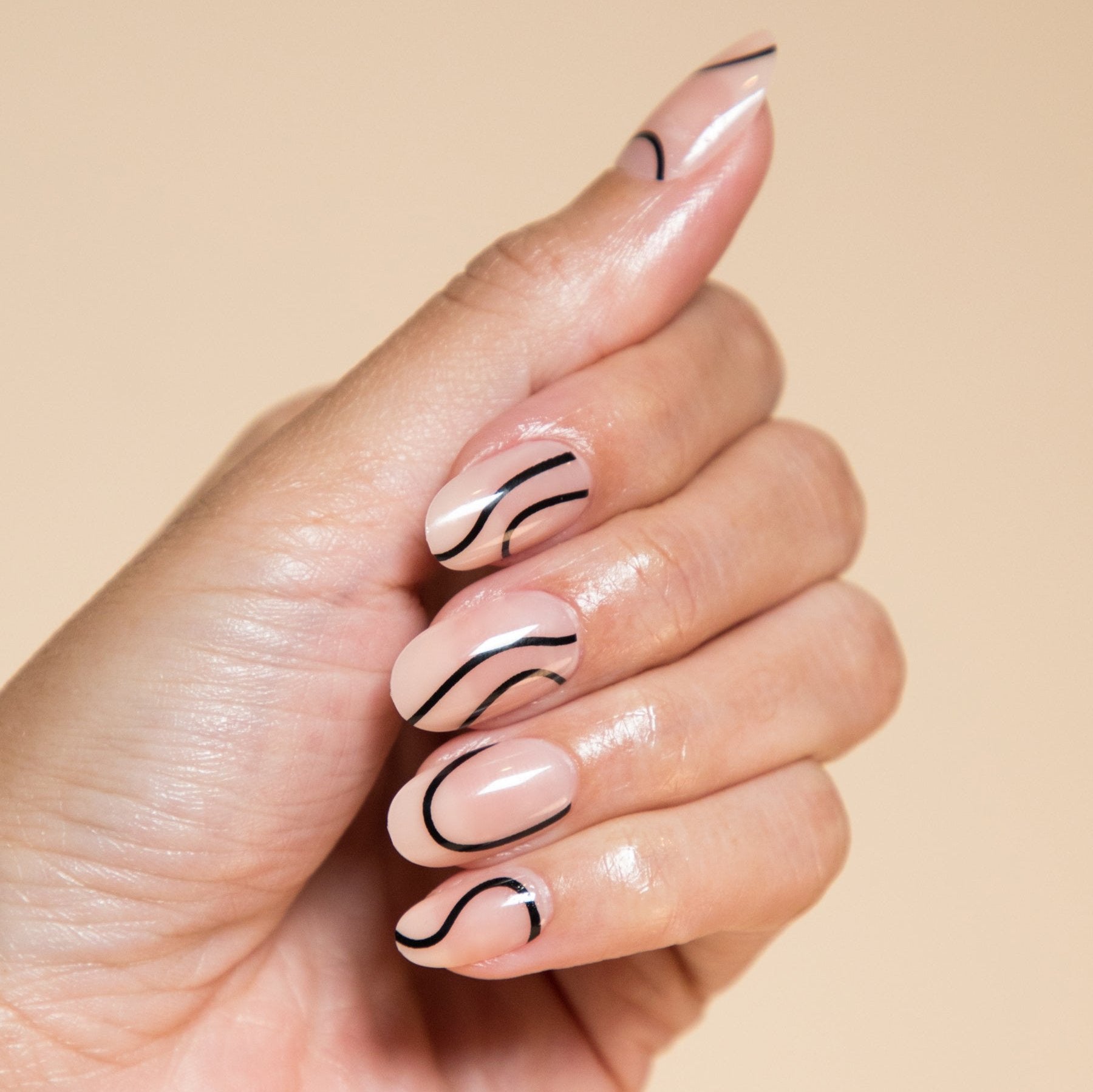 Black Wavy Line - Medium Oval