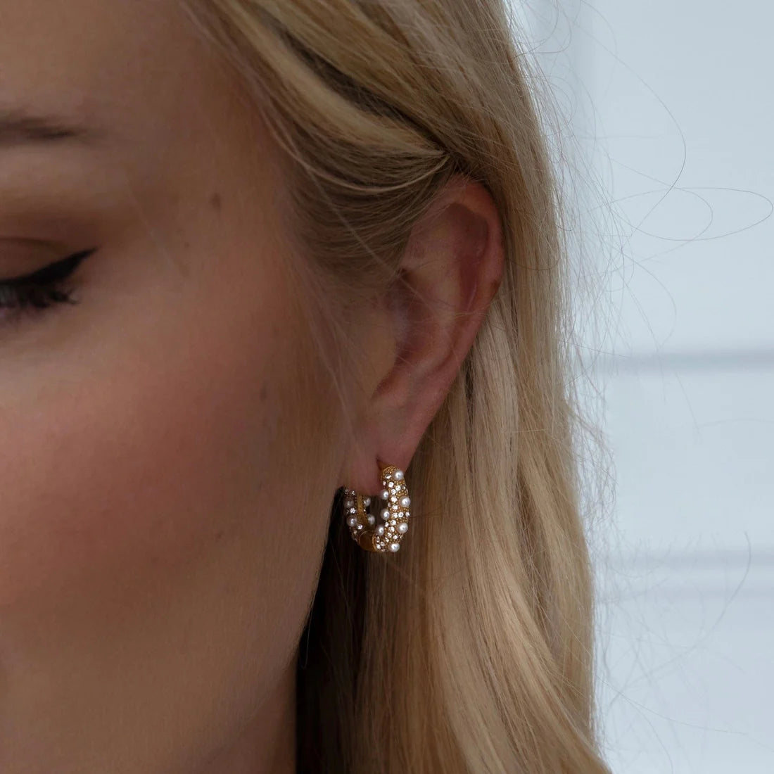 Alicia Pearl Hoop Earrings